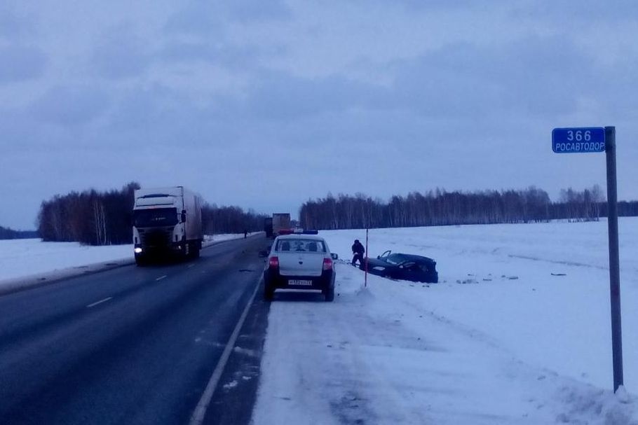  автоледи залетела тягач тюменской трассе 