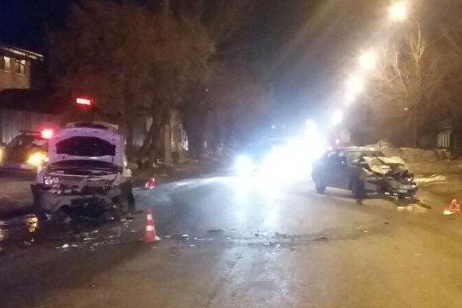  тюмени лобовом дтп пострадали человека 