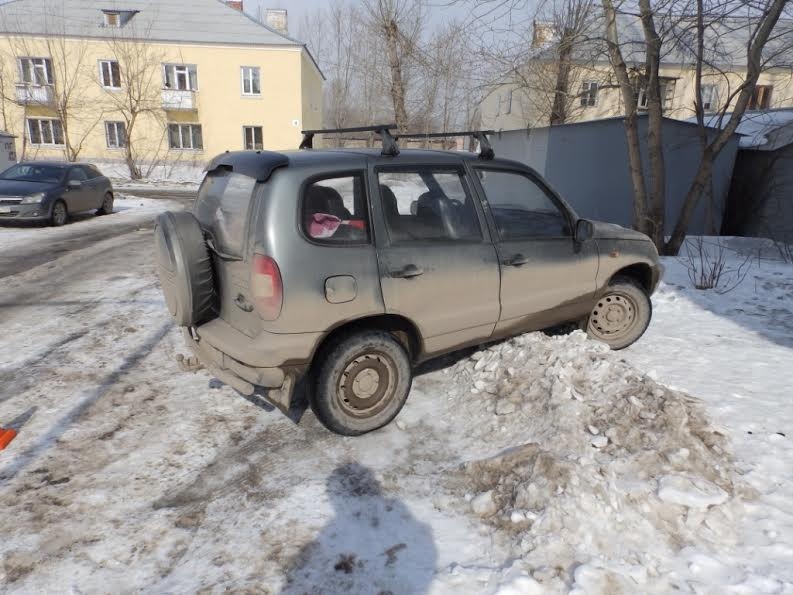 Зацепившуюся за автомобиль девочку несколько километров протащили по дороге