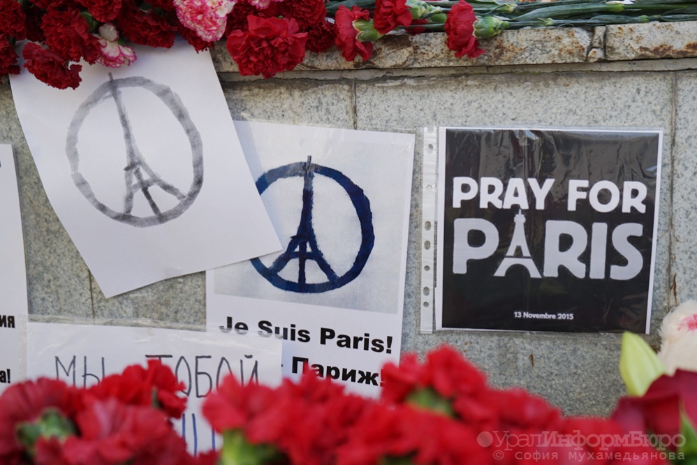 Обама почтил память погибших во время терактов в Париже