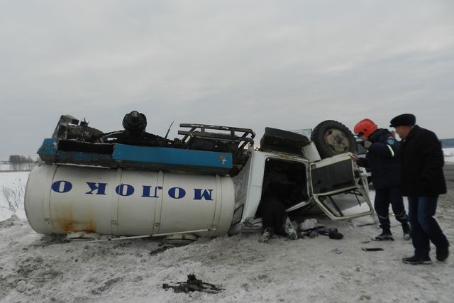  южном урале молоковоз потерял колеса опрокинулся кювет 