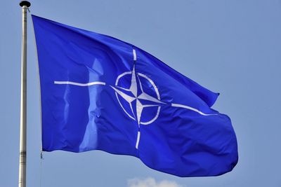  нато собирается стянуть войска ближе россии 