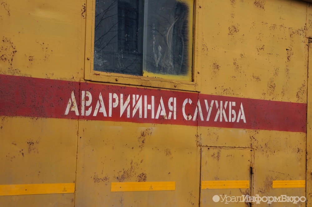  екатеринбурге 2-ю новосибирскую затопило коммунальной рекой 19-го военного 