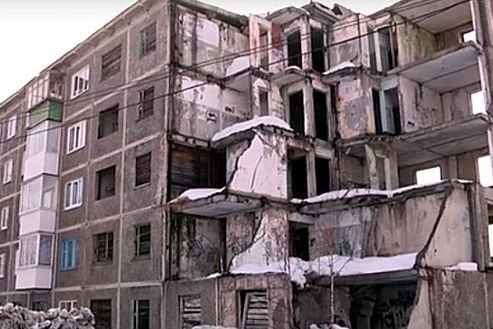  урале разрушенную взрывом многоэтажку обделили деньгами 