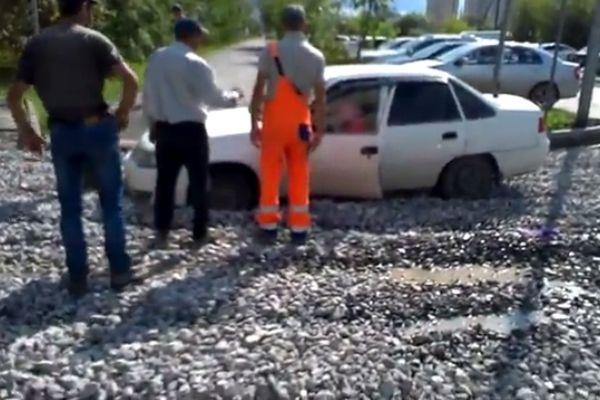  тюменцы застряли подстроенной дорожниками ловушке 