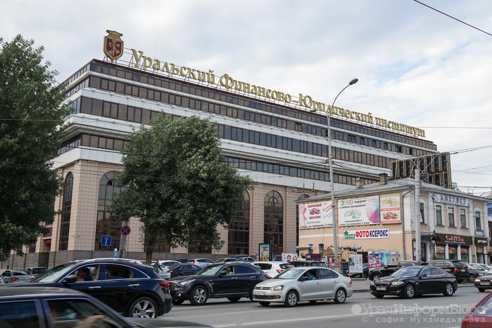 Рособрнадзор запретил прием студентов в 5 институтов