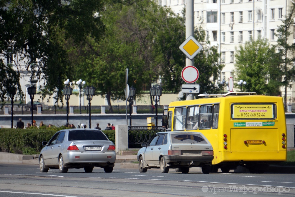 Российские компании хотят пересадить на отечественные авто