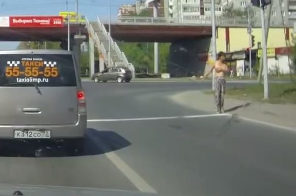  тюменка трассе ловила водителей голую грудь 