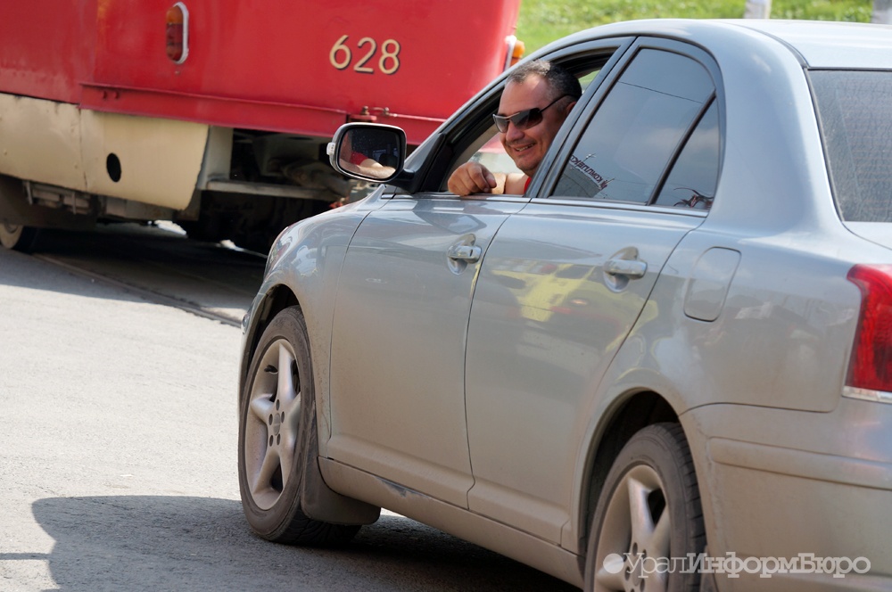  свердловчане предпочитают серые автомобили 