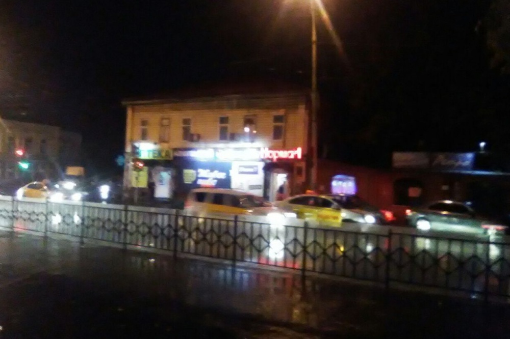  перми таксист проскочил красный протаранил машины 