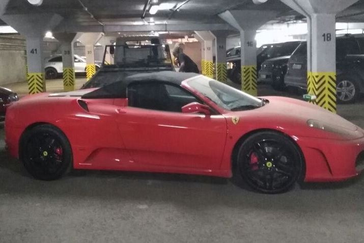  красный ferrari- арестант уйдет молотка екатеринбурге 