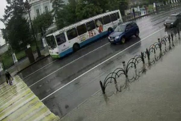  мчавшийся автобус сбил тюменца зебре 