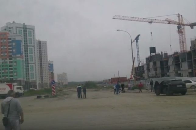  екатеринбурге глазах прохожих толпа запинала мужчину 