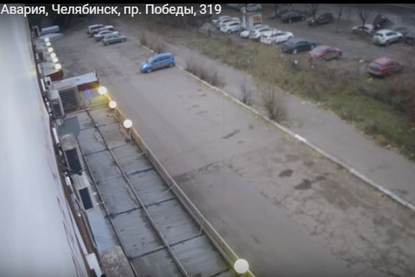  челябинская автоледи снесла машины стоянке 