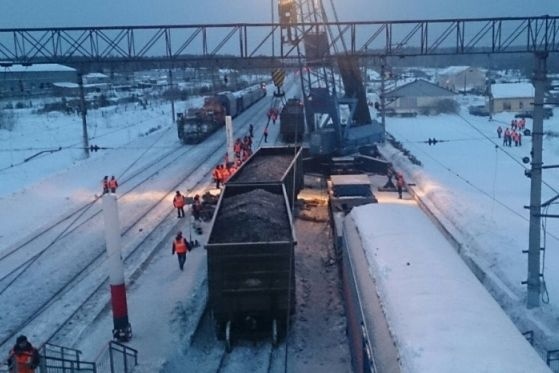  белоярском освободили пути сошедших рельсов вагонов 