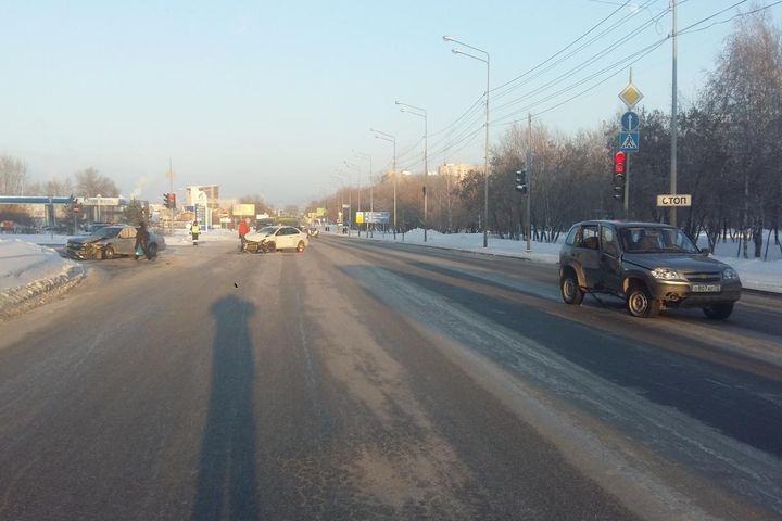  тюмени пьяный бесправник устроил тройное дтп 