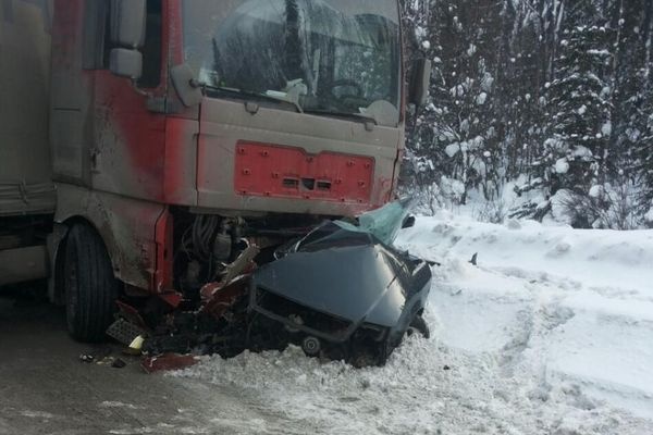  трассе пермь екатеринбург фура смяла легковушку 