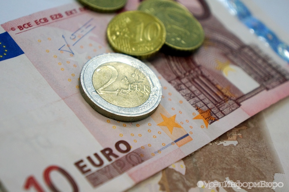 Евро упал ниже 60 рублей