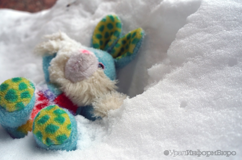 копейске 3-летняя девочка гуляла одних колготках 