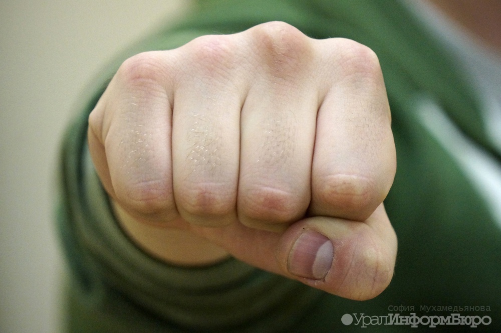  18-летнего ямальца судить избиение учителя полицейского 