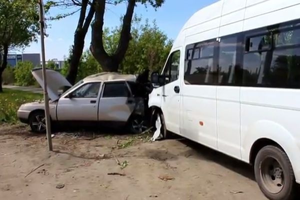  челябинске маршрутка влетела ваз трое пострадавших 