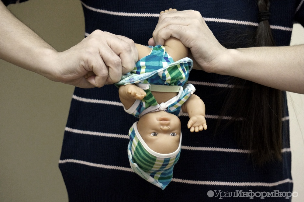  жительница магнитогорска дважды пыталась задушить 2-летнюю дочь-инвалида 