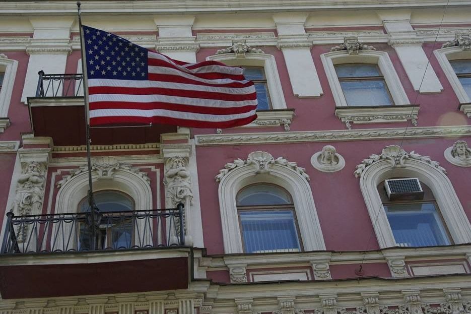  россияне просят закрыть генконсульство сша санкт-петербурге 