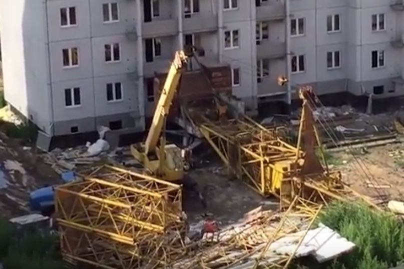  челябинске стройплощадке рухнул башенный кран 