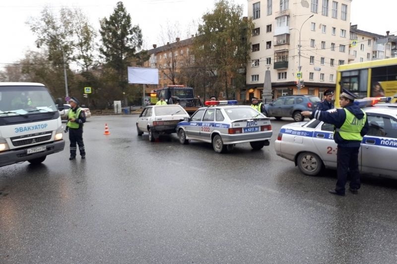  бесправник устроил гонки полицией центру екатеринбурга 