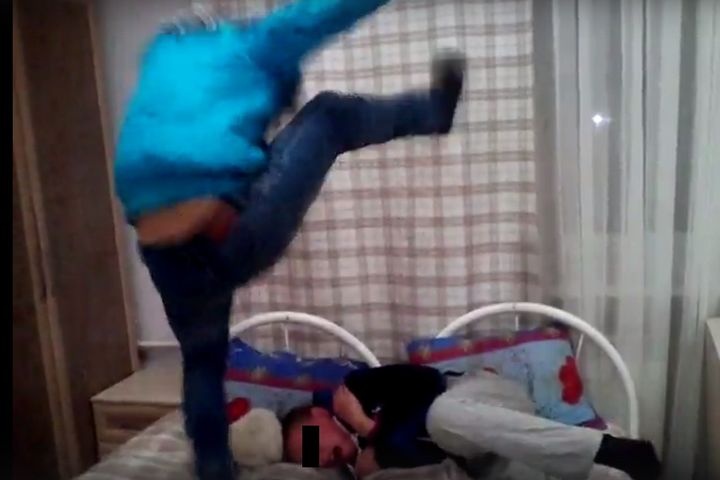  четверо юношей жестоко избили 13-летнего воспитанника интерната 