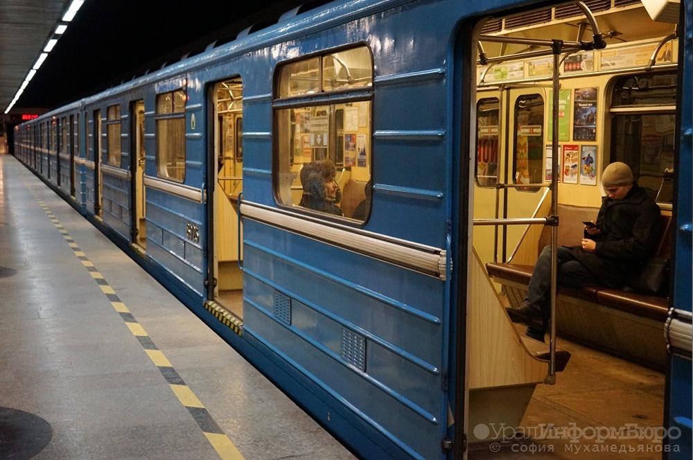  екатеринбургская подземка возить пассажиров новогоднюю 