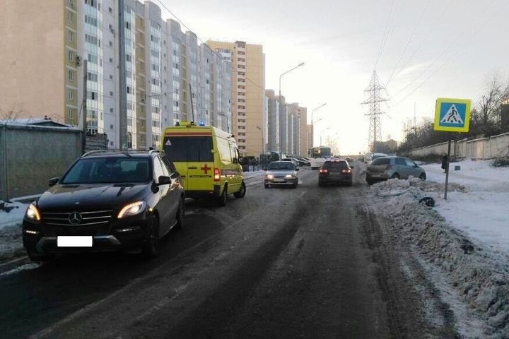  екатеринбуржец mercedes отправил 8-летнего мальчика больничную койку 