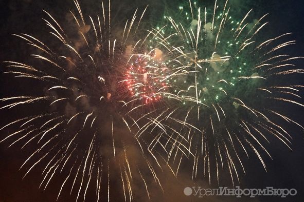  небо екатеринбурга расцветил экспо-фейерверк 