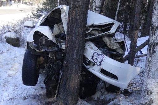  серовской трассе иномарка врезалась дерево трое пострадавших 