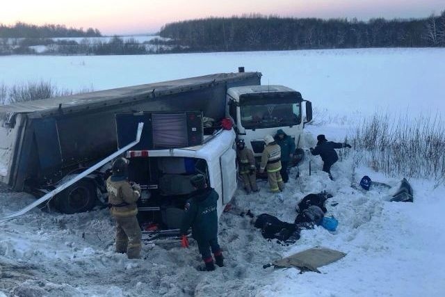  попавшй смертельное дтп башкирии грузовик перегружен 