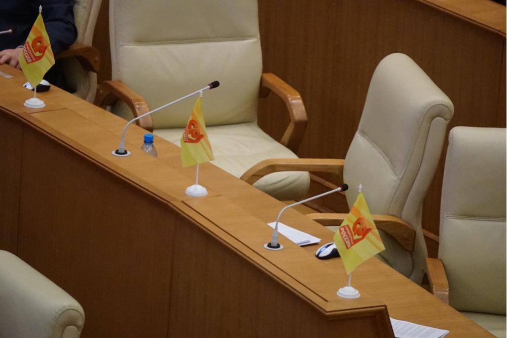  объявился претендент мандат лобова свердловском заксо 