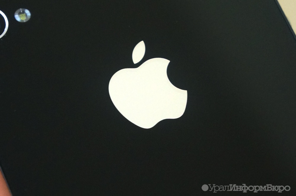  iPhone:  Apple   