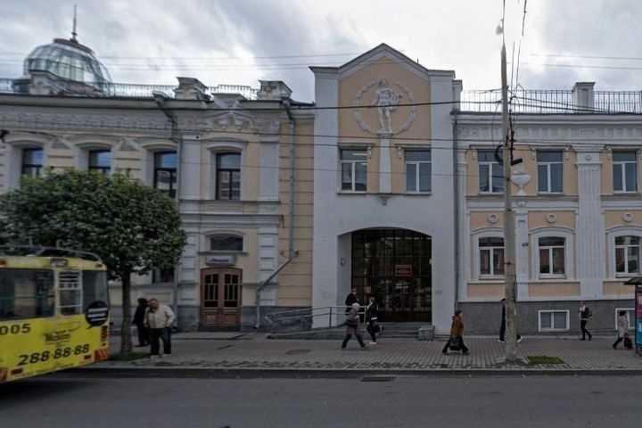  екатеринбургскому училищу-отелю вернут столбы 