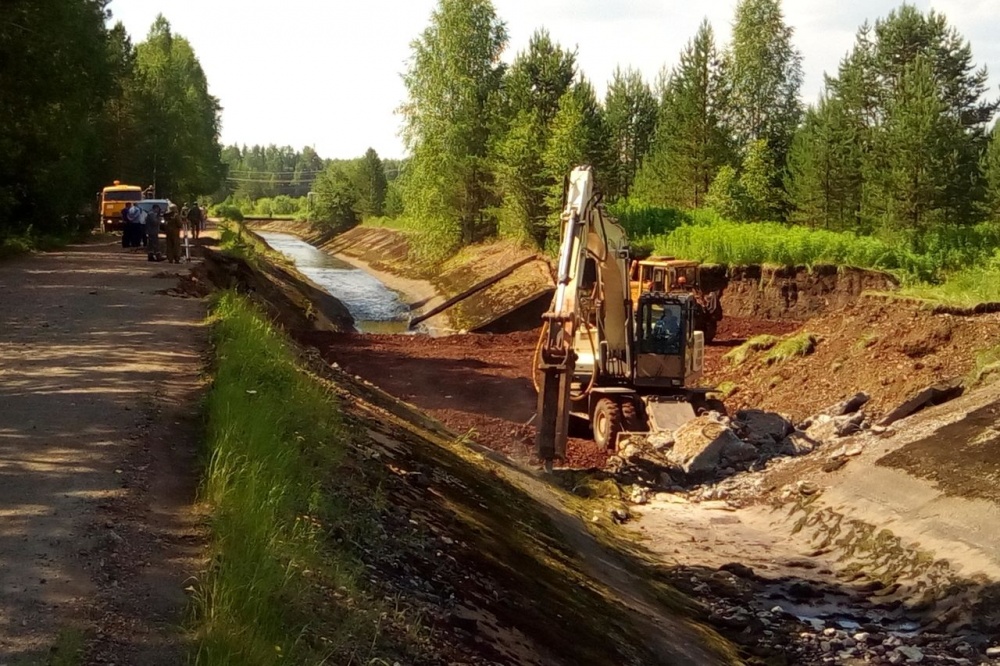 Североуральск остался без питьевой воды из-за провала в реке