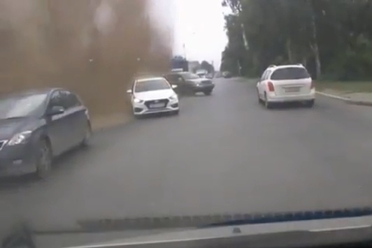  коммунальный фонтан екатеринбурге повредил автомобили видео 