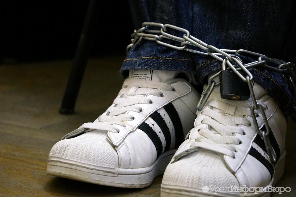  югре забравшихся гараж подростков подвергли пыткам 