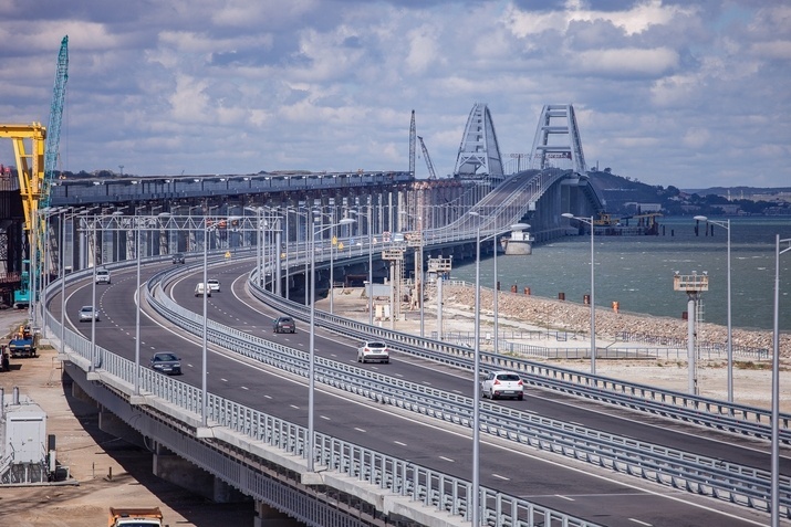  пролет крымского моста рухнул воду 