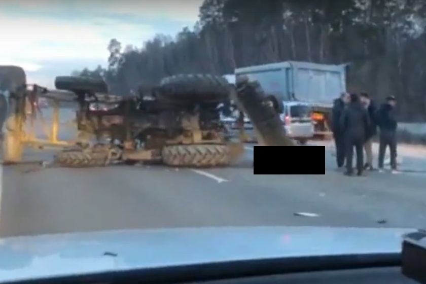  серовском тракте фура протаранила трактор погиб водитель видео 