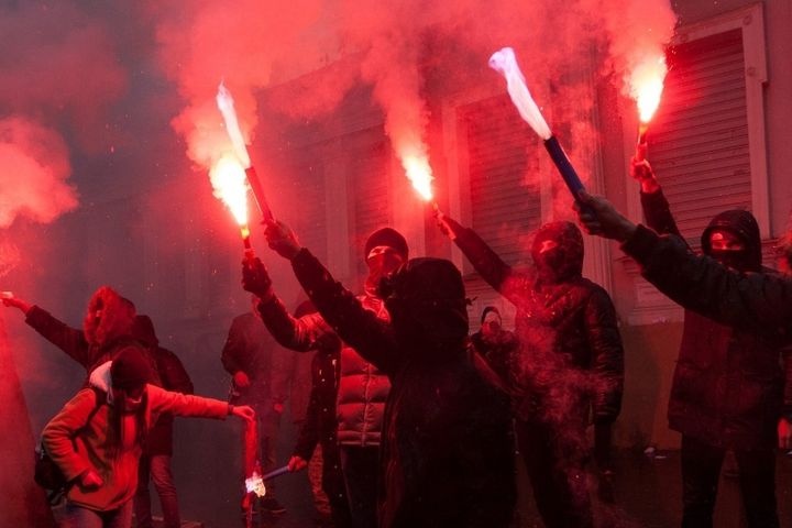  радикалы атаковали представительства россии украине 