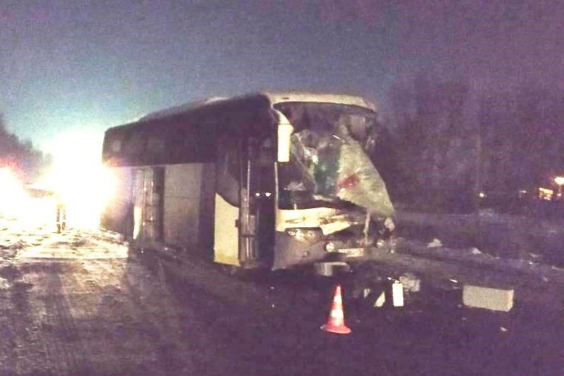  тюменью пассажирский автобус столкнулся фурой 