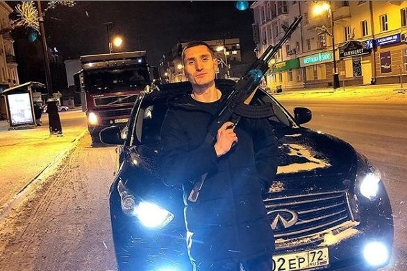  тюмени арестовали разъезжавших оружием блогеров 