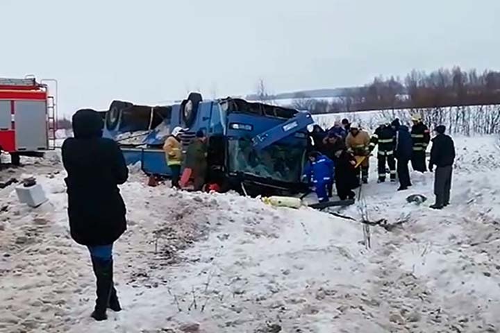  автобус группой детей перевернулся калугой погибших 