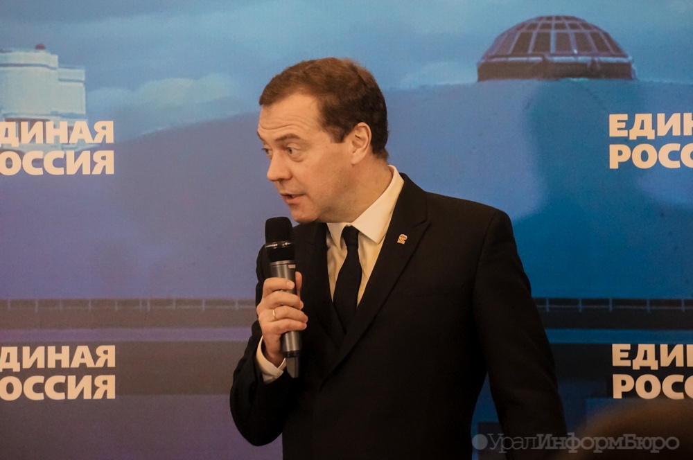  медведев лично спросит чиновников школы-недострои 
