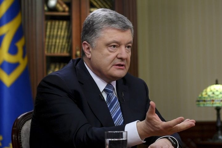 Порошенко вновь заправился в трусы