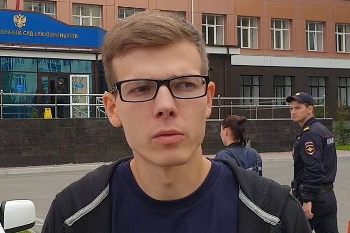  костюм супергероя помог екатеринбургского очкарика отправили колонию 